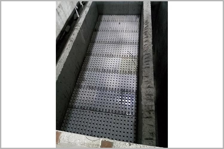 整体现浇滤板可提高气水反冲滤池配水系统配水布气的均匀性和可靠性