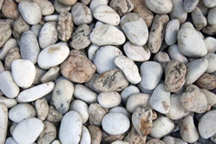 鹅卵石砾石主要用于水处理承托层滤料，特点是二氧化硅含量高、基本不被酸化